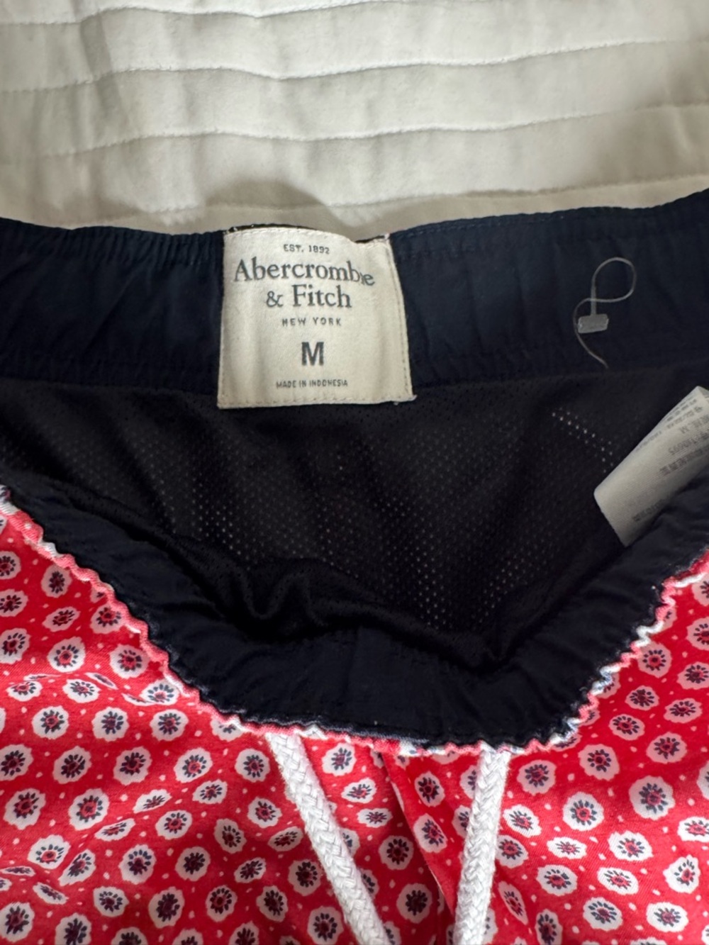 ABERCROMBIE & Fitch Red Geo-Print Swim Trunks - Picture 3 of 4